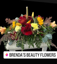 Load image into Gallery viewer, Single candle centerpiece
