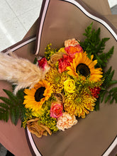 Load image into Gallery viewer, Mix flowers Fall Bouquet
