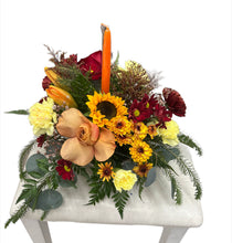 Load image into Gallery viewer, Single candle centerpiece
