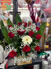 Load image into Gallery viewer, 1 dozen roses 🌹

