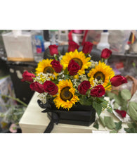 Load image into Gallery viewer, Stylist Sunflower Arrangement
