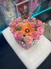 Load image into Gallery viewer, Lovely shine arrangement
