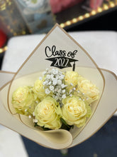 Load image into Gallery viewer, 6 roses bouquet with fillers
