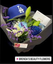 Load image into Gallery viewer, Fitted-hat-bouquet
