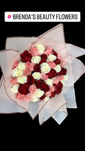 Load image into Gallery viewer, 50 Roses bouquet
