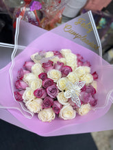 Load image into Gallery viewer, 50 Roses bouquet
