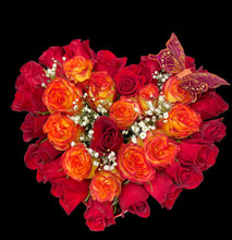 Load image into Gallery viewer, Heart with red roses
