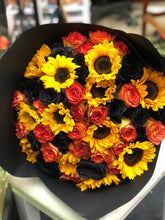 Load image into Gallery viewer, Spooky bouquet

