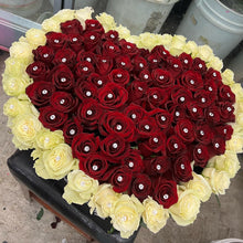 Load image into Gallery viewer, 100 roses in a heart box
