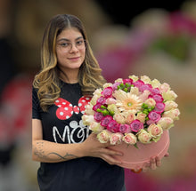 Load image into Gallery viewer, Round boxes with flowers
