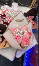 Load image into Gallery viewer, 6 roses bouquet with fillers
