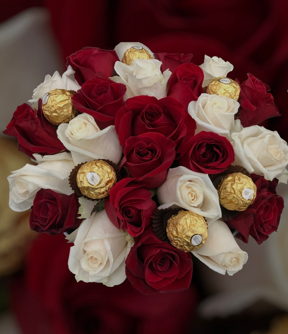 Round boxes with flowers