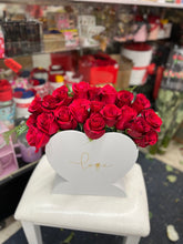 Load image into Gallery viewer, Heart box with red rose
