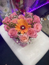 Load image into Gallery viewer, Lovely shine arrangement
